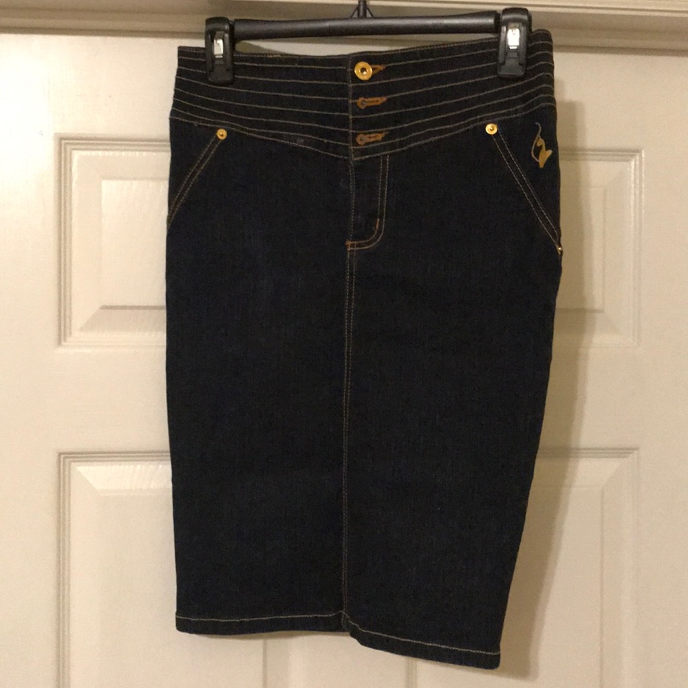 High waisted pencil skirt